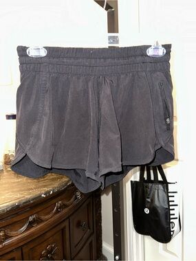 lululemon athletica tracker shorts size 6